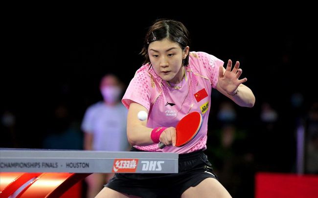 而这背后是 而这背后是